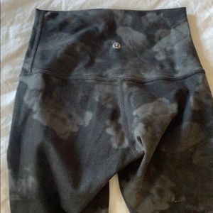 Lululemon size 4 grey/black graphic yoga pants